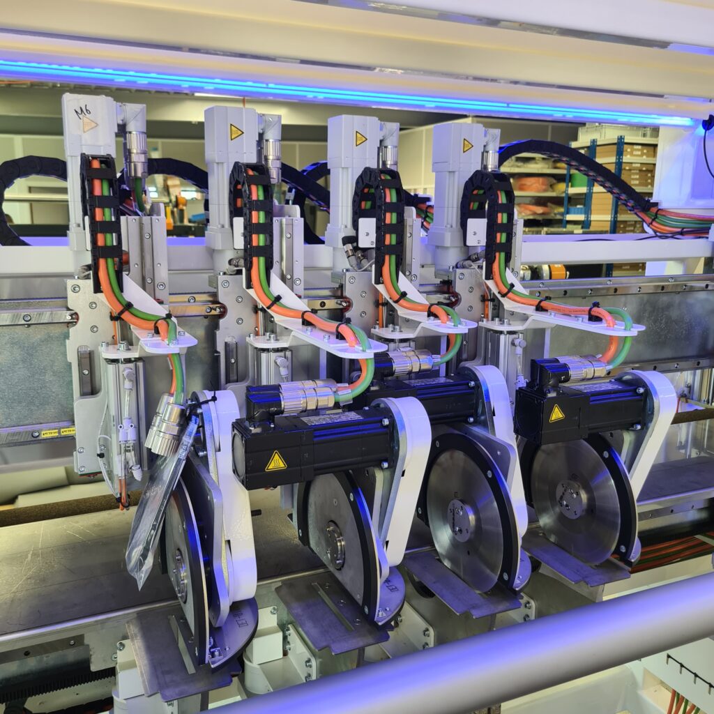 Automatic cutting unit