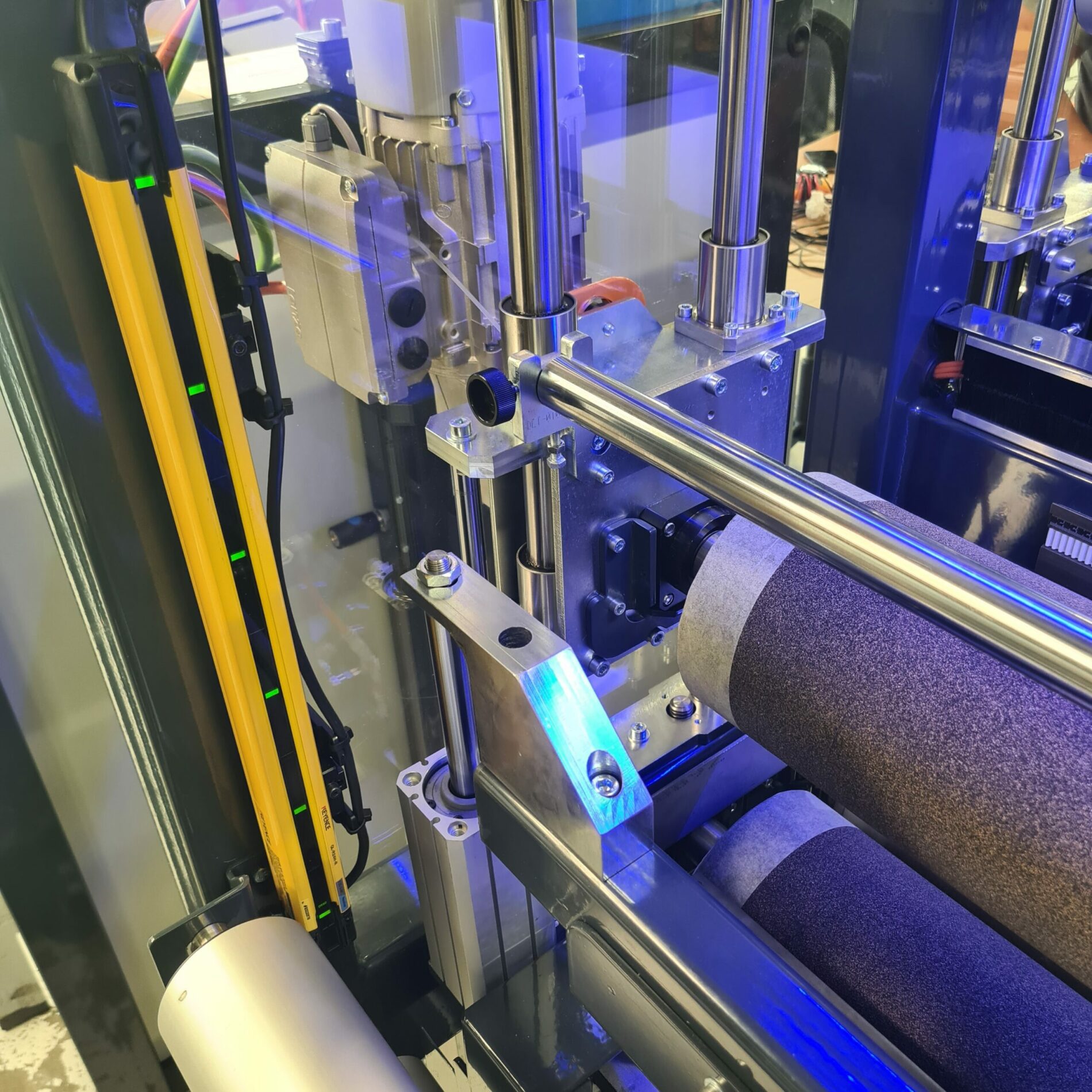Mechanical system of our calender with light curtains